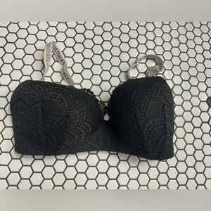 Victoria’s Secret lined no wire lace bra size 34DD